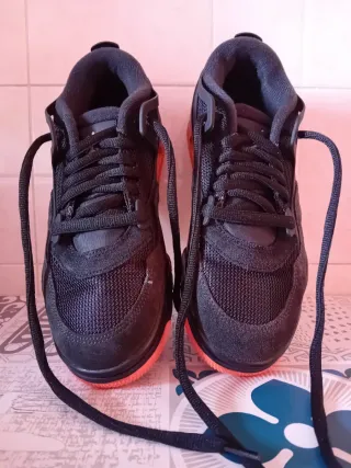 Scarpe Nike Air Jordan nere e arancioni