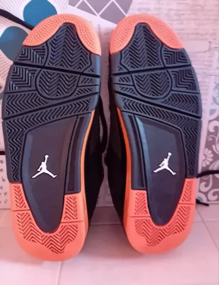 Scarpe Nike Air Jordan nere e arancioni