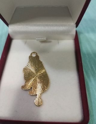 Colgante Moomin esmaltado dorado y blanco