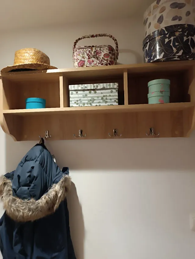 Perchero de madera y metal y organitzador