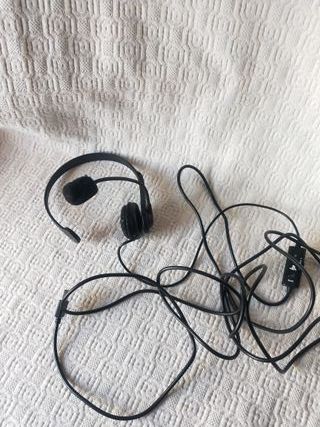Auriculares / Cascos con cable y micrófono negros