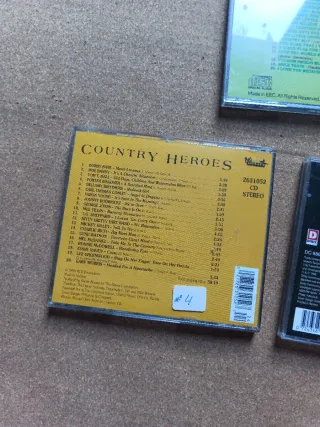 CDs Country & Western y Country Heroes