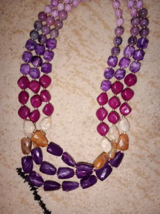 Collana multistrato viola e rosa