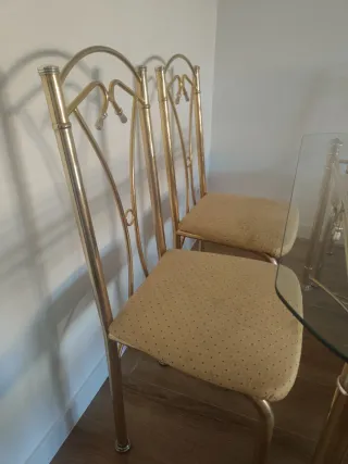 Mesa de cristal y 6 sillas doradas