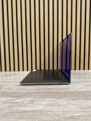 MacBook Pro 16" 2019 i9 16gb 1tb SSD