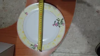 Vajilla de porcelana con flores