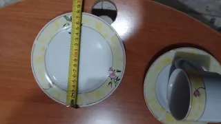 Vajilla de porcelana con flores