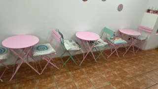 Tavolo e sedie da terrazzo in metallo