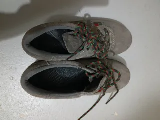 Zapatos de trabajo grises