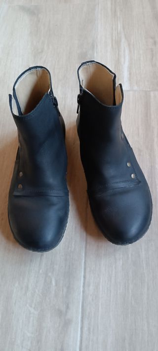 Botines Kickers Talla 36 Negro. Muy poco uso.