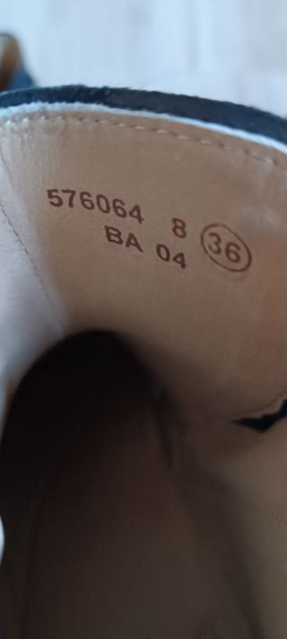 Botines Kickers Talla 36 Negro. Muy poco uso.