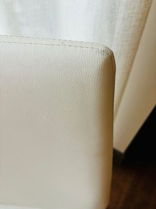 4 Sillas de comedor de piel blanca