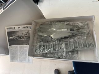 Maqueta Academy F-14A Tomcat 1/48