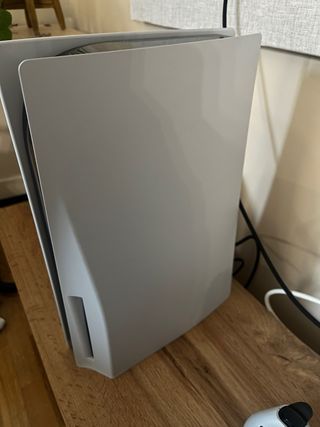 Playstation 5 con mando y juegos. NEGOCIABLE