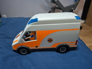 Ambulancia de juguete