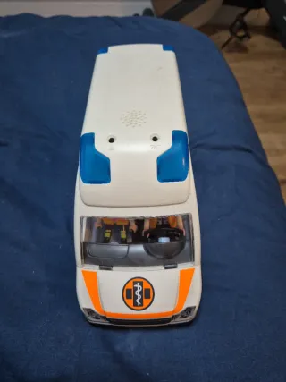 Ambulancia de juguete