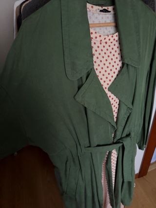 Gabardina verde Zara