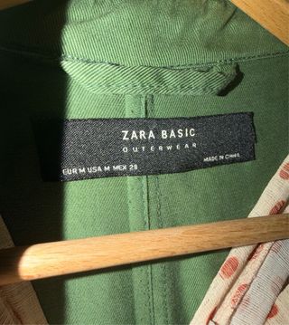 Gabardina verde Zara