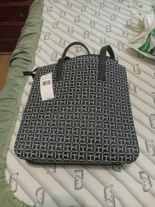 Bolso Tommy Hilfiger Negro y Multicolor