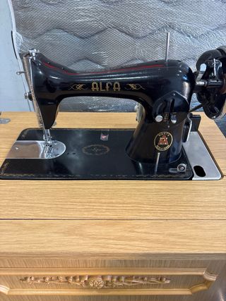 Máquina de coser Alfa