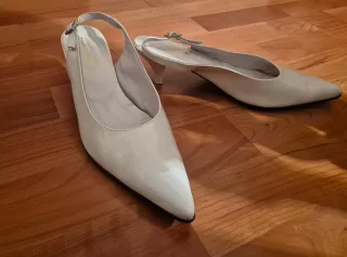 Sandalias blancas de tacón bajo Talla 40