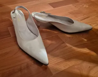 Sandalias blancas de tacón bajo Talla 40