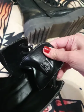 Botas negras estilo militar