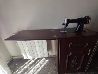 Máquina coser Alfa a pedal con mueble. En Valencia