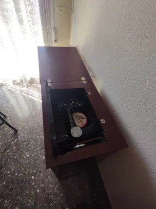 Máquina coser Alfa a pedal con mueble. En Valencia