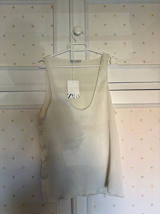 Top Zara blanco plisado