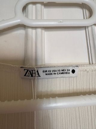 Top Zara blanco plisado