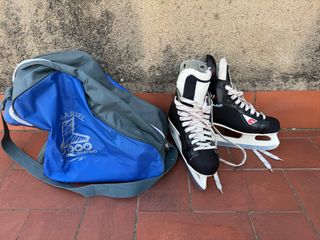 Patines de patinaje sobre hielo y bolsa