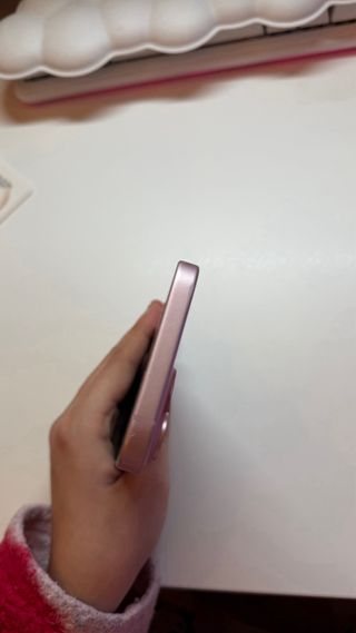 iPhone 15 Rosa 128GB - 84% Batería caja y cargador