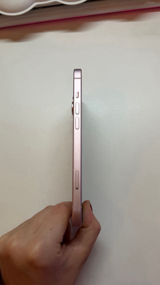 iPhone 15 Rosa 128GB - 84% Batería caja y cargador