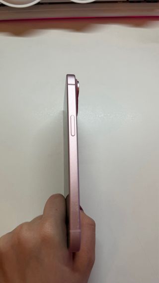 iPhone 15 Rosa 128GB - 84% Batería caja y cargador