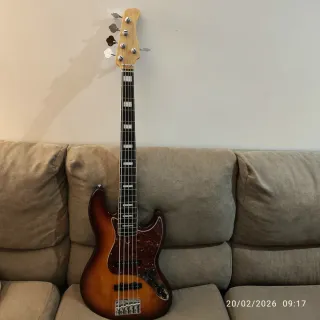 Bajo Marcus Miller V7 5 cuerdas