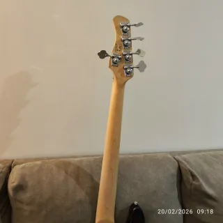 Bajo Marcus Miller V7 5 cuerdas