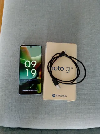 Motorola Moto G 15 + Cargador USB