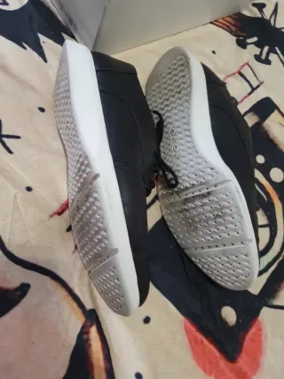 Zapatillas Geox Negras y Blancas