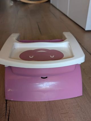Trona infantil rosa con diseño divertido