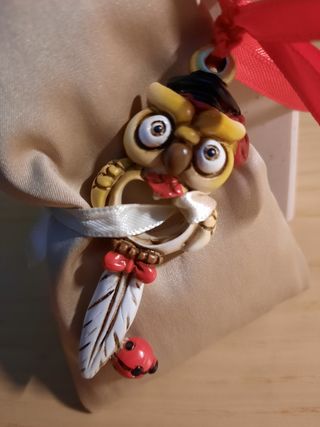 Figurina gufo con piuma e coccinella