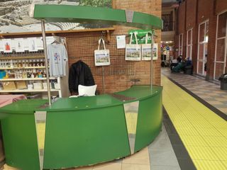 Mostrador de tienda verde