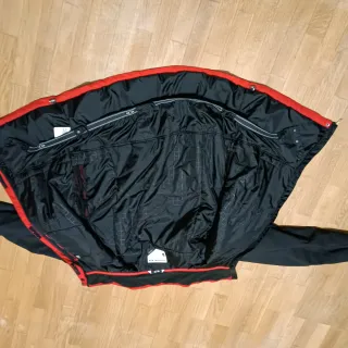 Chaqueta Salomon Negra y Roja