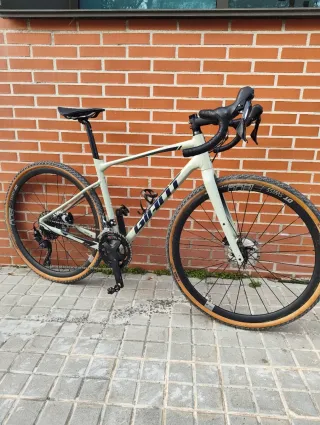 Bici gravel Giant Revolt t.M con DT Swiss G1800