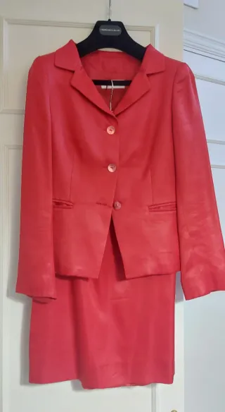 Traje chaqueta y falda de seda