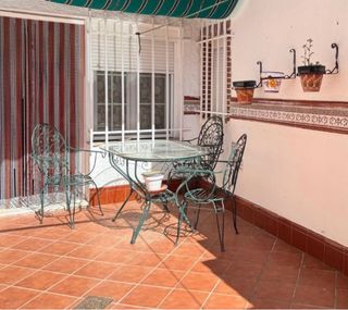 Tavolo e sedie da giardino