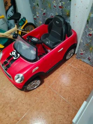 Coche de juguete con mando