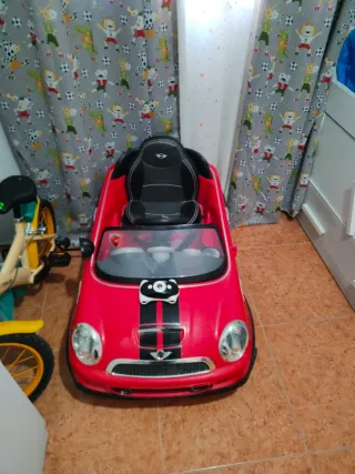Coche de juguete con mando