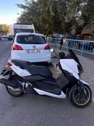 Yamaha XMAX 125
