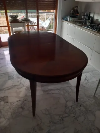 Tavolo Ovale Allungabile in Legno massiccio